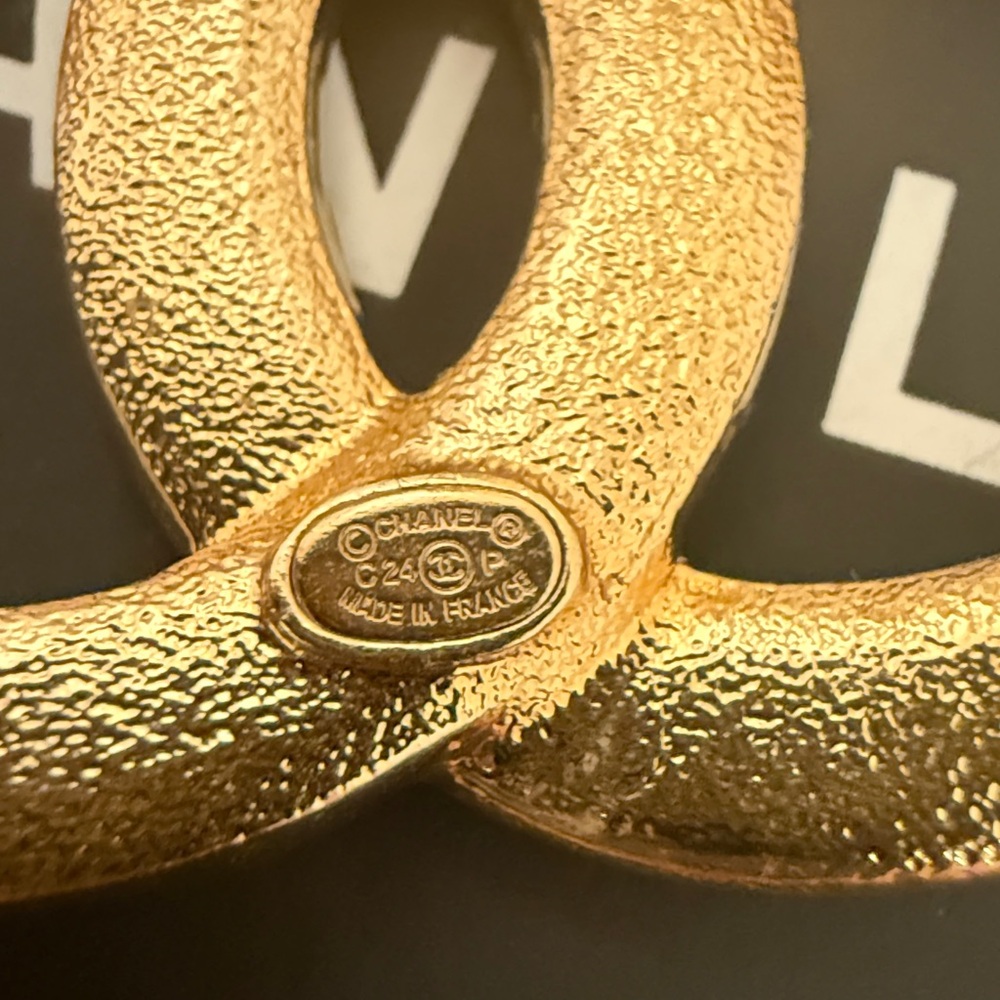 Chanel C24P Gold Metal Rhinestone Designer Logo CC Brooch - Picture 7 of 7